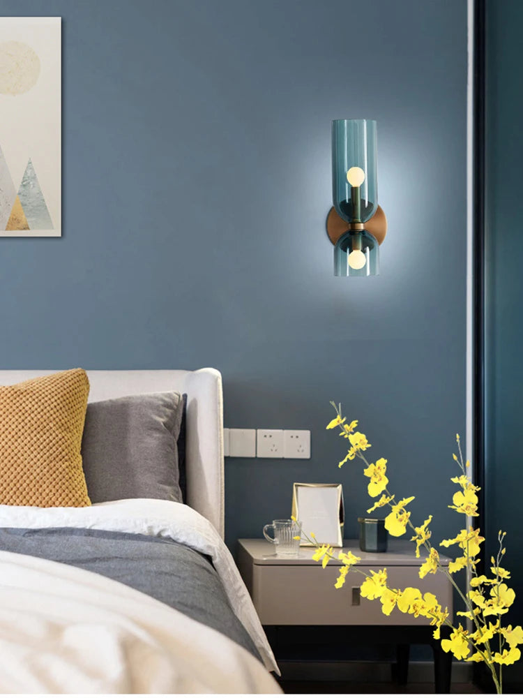 Applique double cylindre en verre, opalin, fumé ou bleu – Fécamp dans un intérieur