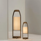 Lampe lanterne en bois foncé et colonne de tissu – Seillans allumée