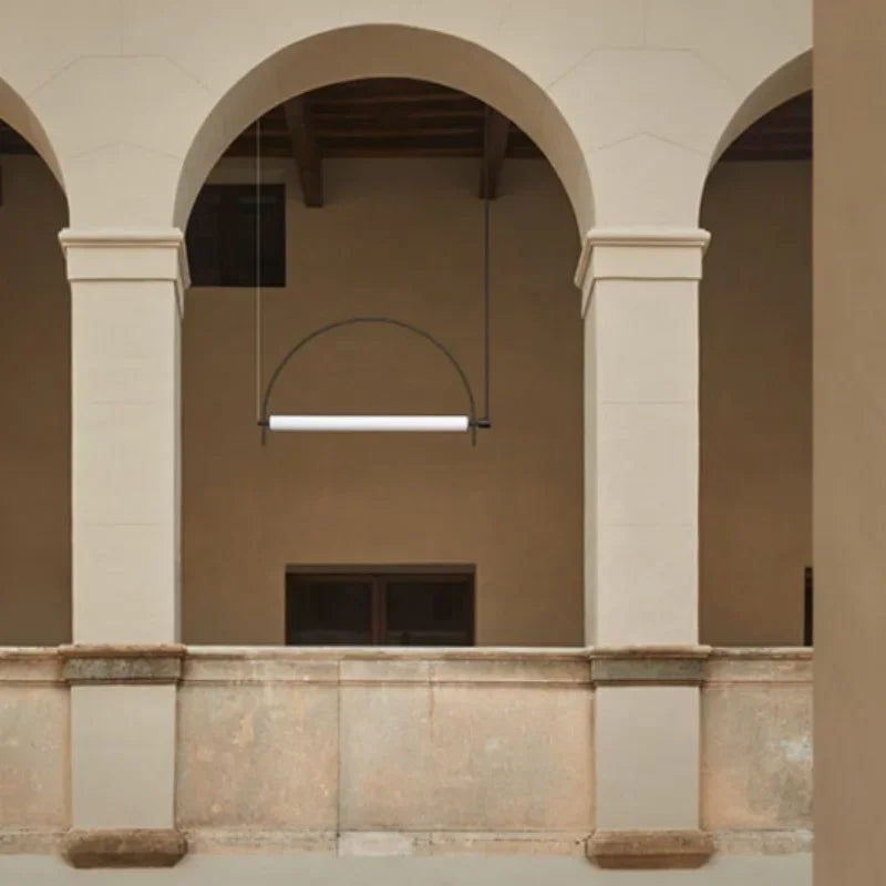 Lustre ligne de lumière et arcs, 100 ou 120 cm – Cormatin dans un intérieur