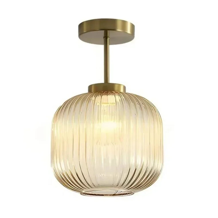 Plafonnier en verre strié et laiton, quatre teintes, Ø 20 cm – Levico, sur fond blanc