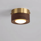Petit plafonnier en bois et laiton, spot Ø 10 cm – Kurama allumé