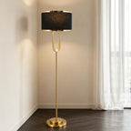 Lampadaire doré, abat-jour blanc, gris ou noir – Menaggio allumé