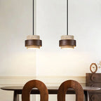 Suspension cylindre en pierre et bois, 1 à 4 lampes – Gaeta, vue d’ambiance