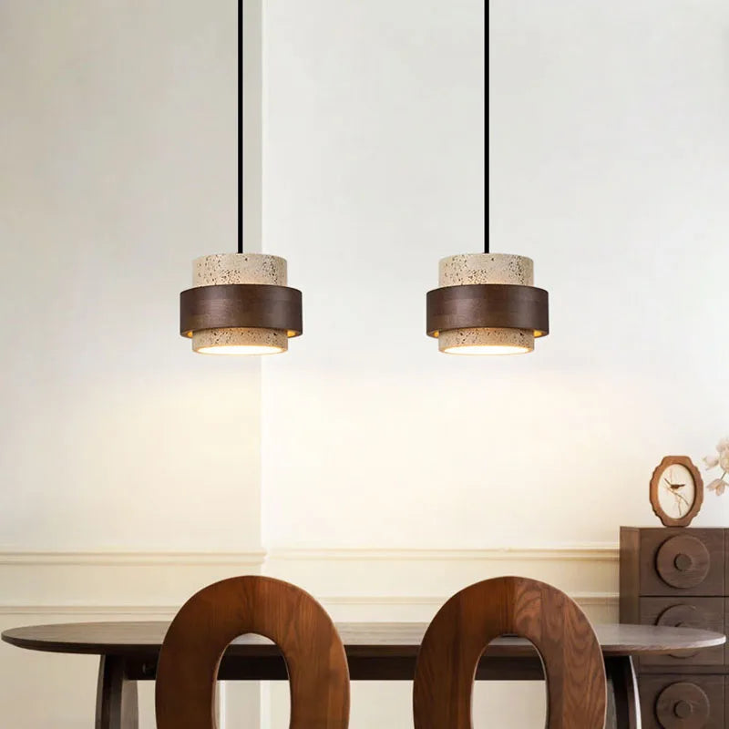 Suspension cylindre en pierre et bois, 1 à 4 lampes – Gaeta, vue d’ambiance