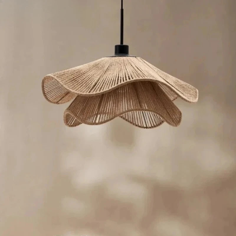 Suspension corolle en corde de chanvre tressée – Pollença, sur fond clair