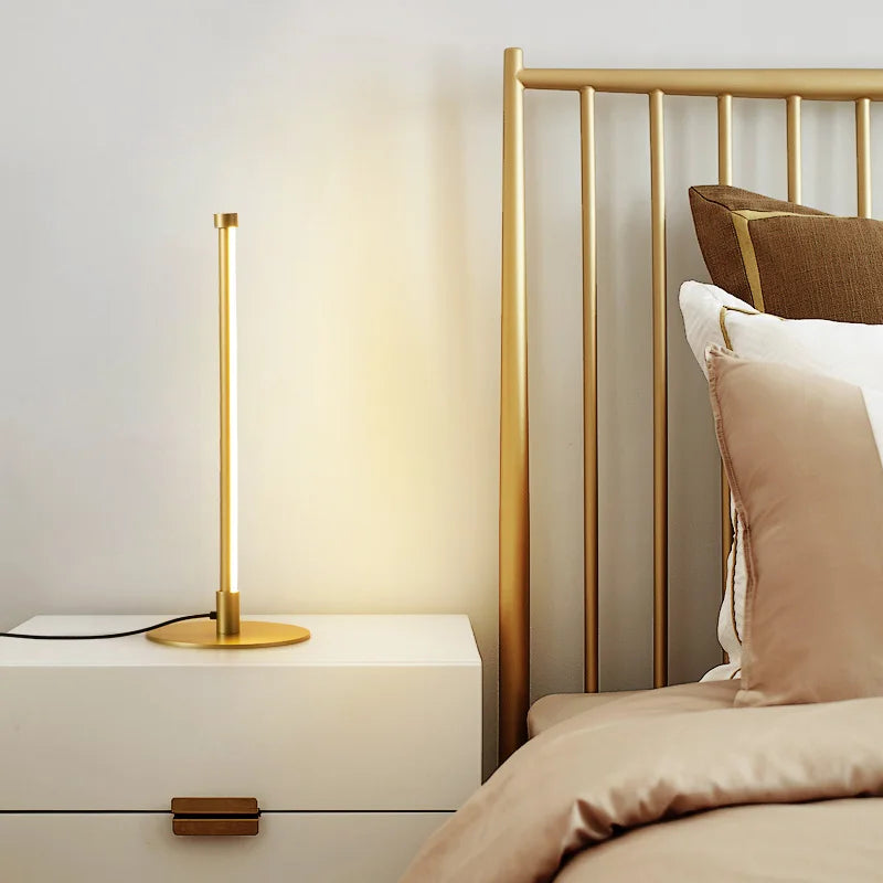 Yèvre, fine ligne de lumière, 160 cm, en situation