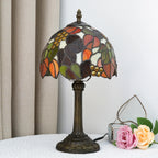 Lampe à poser vitrail coloré, pied bronze – Banyuls, vue d’ambiance