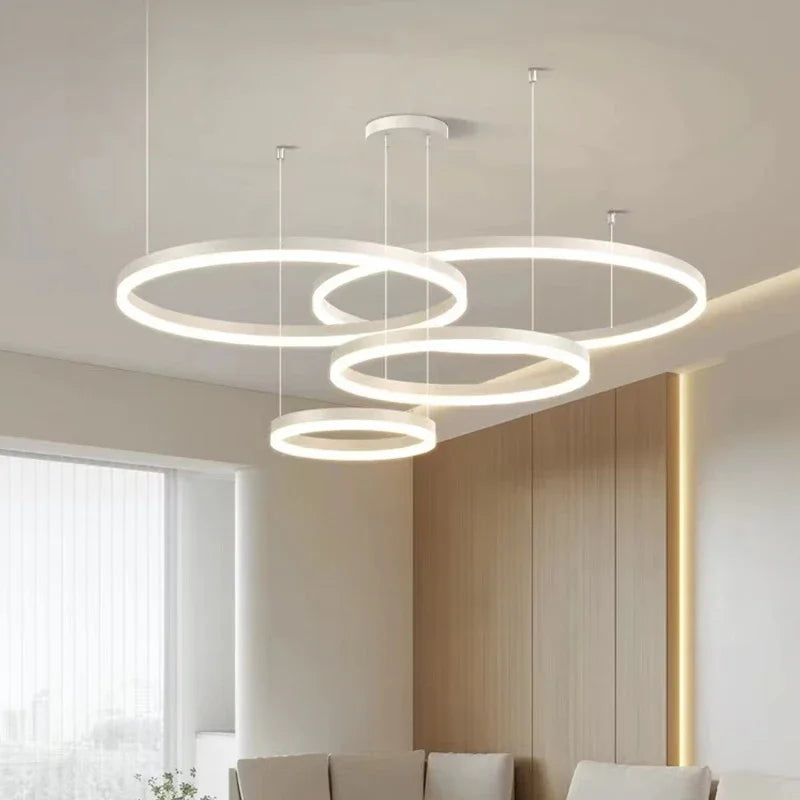 Suspension anneaux LED, de 1 à 5 cercles, quatre finitions – Certaldo, vue d’ambiance