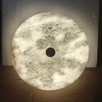 Plafonnier disque en albâtre, extra-plat – Carrare allumé