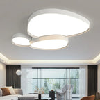 Plafonnier LED en forme de galets, noir ou blanc – Bréhat, vue d’ambiance