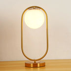 Lampe globe opalin dans un anneau, doré ou noir – Lugano, finition doré
