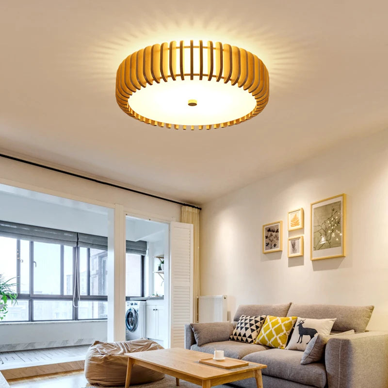 Plafonnier tambour à lamelles de bois massif – Ciboure dans un intérieur
