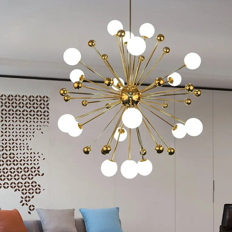 Lustre Spoutnik doré à globes opalins, 11 à 18 lumières – Sceaux, vue d’ambiance