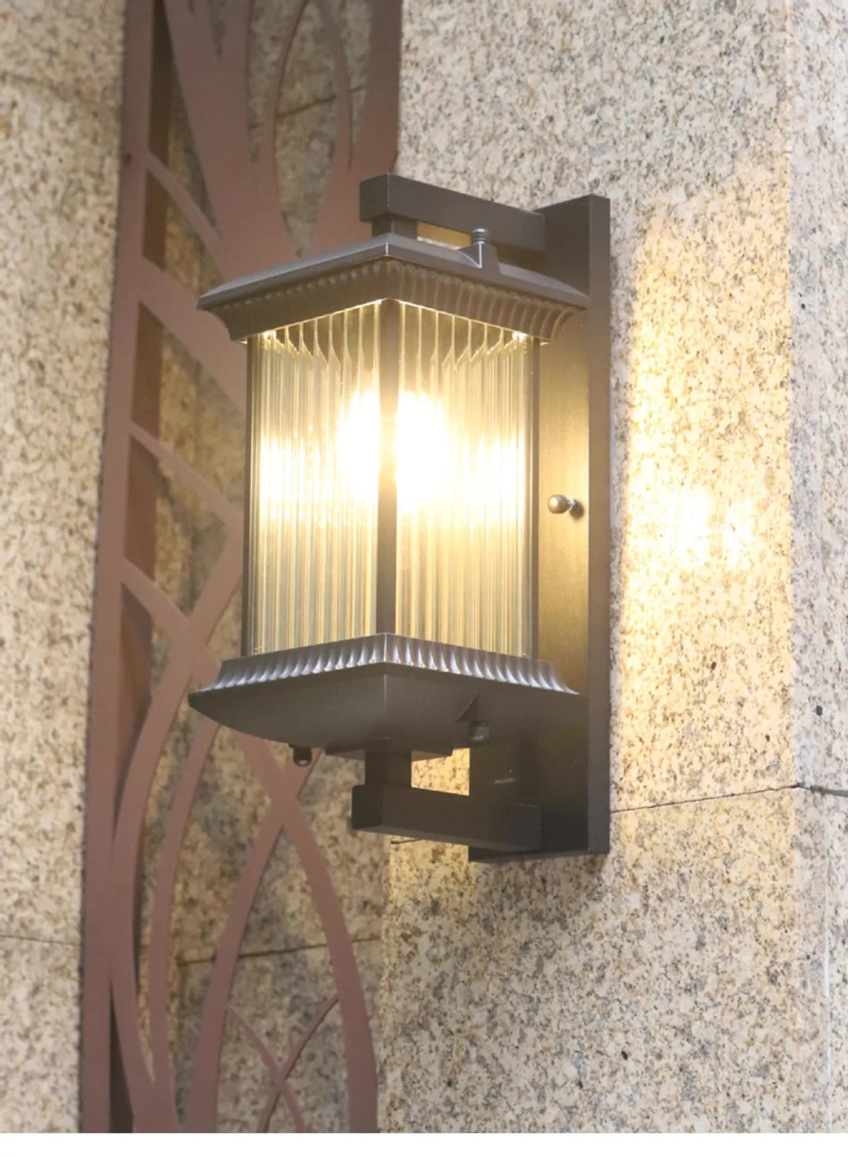 Applique lanterne extérieure en verre strié ou dépoli – Concarneau, vue d’ambiance