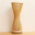 Lampe en bambou tressé main, forme sablier – Takeo, sur fond clair