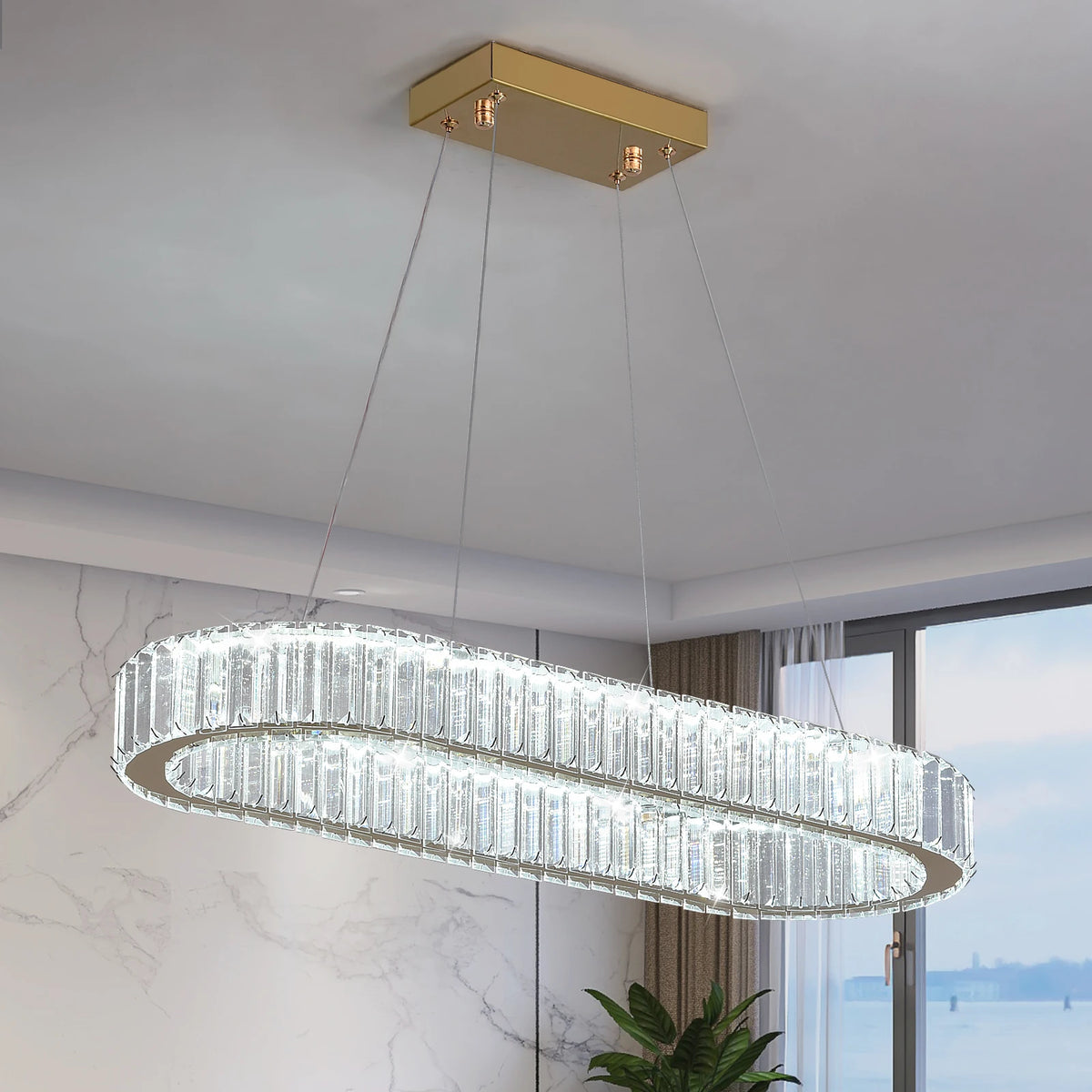 Lustre ovale en cristal doré, 70 cm, télécommande – Compiègne, vue d’ambiance