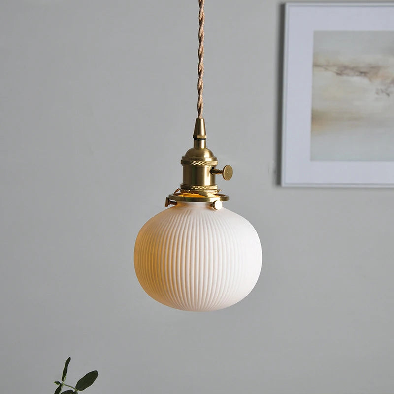 Suspension en céramique et laiton, style japonais – Arita dans un intérieur
