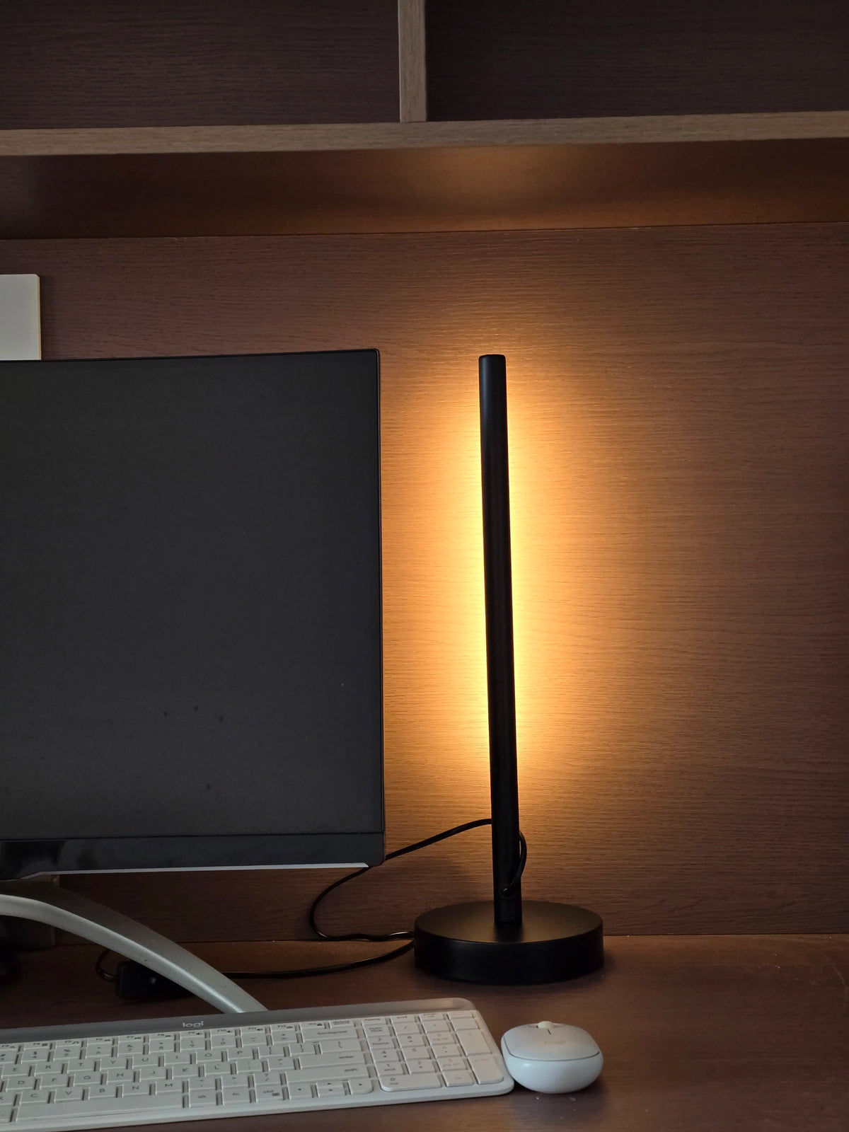 Yèvre, fine ligne de lumière, 160 cm, en situation