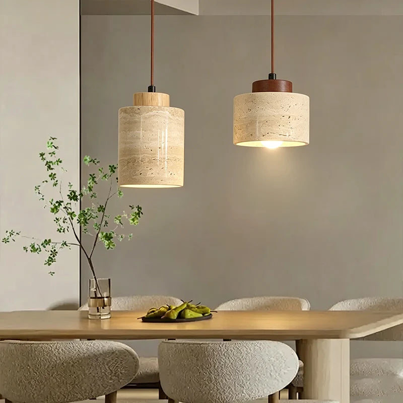 Suspension en travertin naturel et bois, wabi-sabi – Ise dans un intérieur