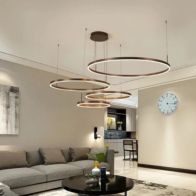 Suspension anneaux LED, de 1 à 5 cercles, quatre finitions – Certaldo, vue d’ambiance