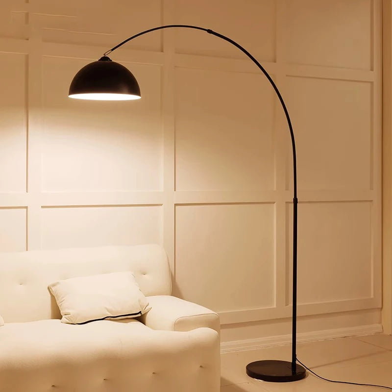 Lampadaire pied en marbre, abat-jour Ø 30 cm, cinq teintes – Sirmione, vue d’ambiance