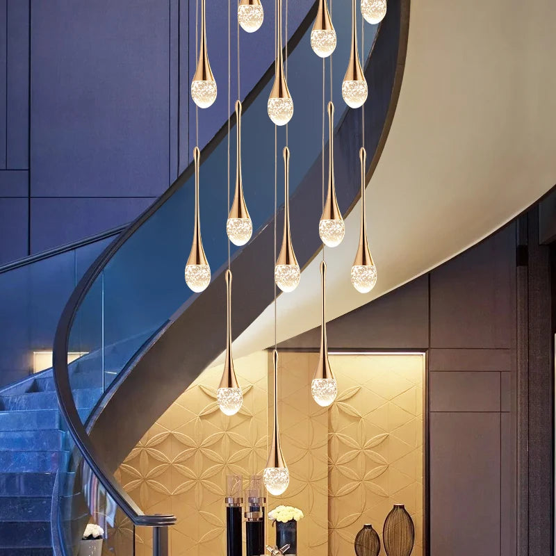 Lustre gouttes de cristal pour escalier, 6 ou 8 gouttes – Chaalis, vue d’ambiance
