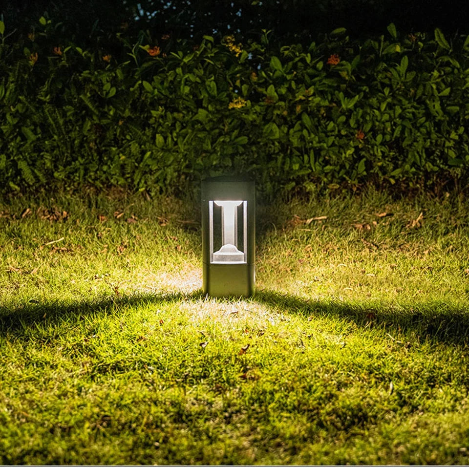 Borne de jardin à fente lumineuse, 30 à 90 cm – Hourtin, vue d’ambiance