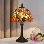 Lampe à poser vitrail coloré, pied bronze – Banyuls dans un intérieur