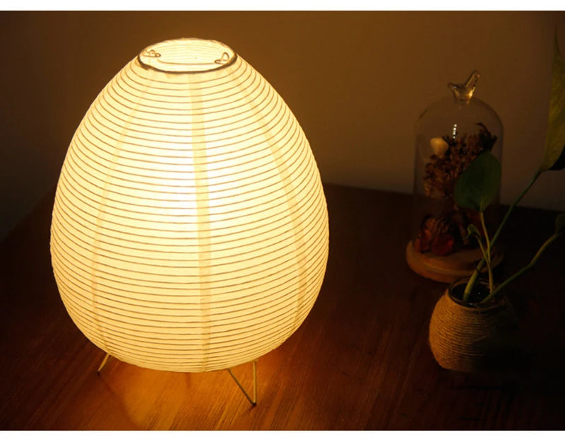 Lampe à poser en papier de riz, esprit japonais – Agay, vue d’ambiance