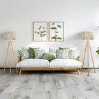 Lampadaire trépied en bois et abat-jour tambour – Callas dans un intérieur
