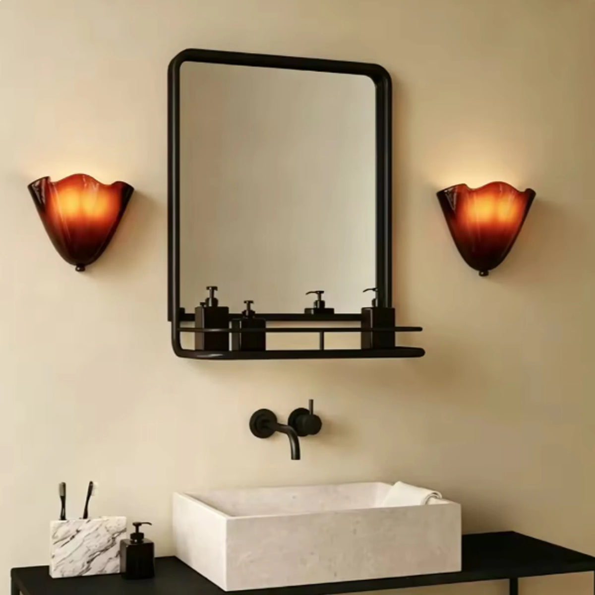Applique coquille en verre festonné, cinq couleurs – Ceyreste dans un intérieur
