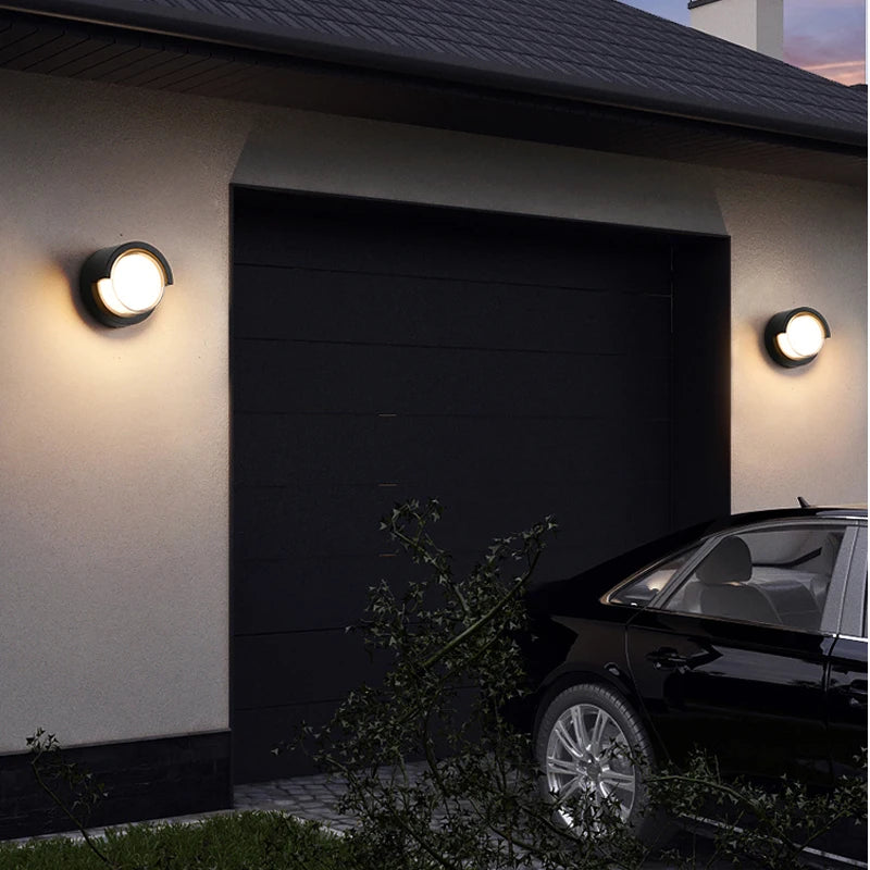 Applique extérieure LED, cinq formes, avec ou sans détecteur – Crozon allumée