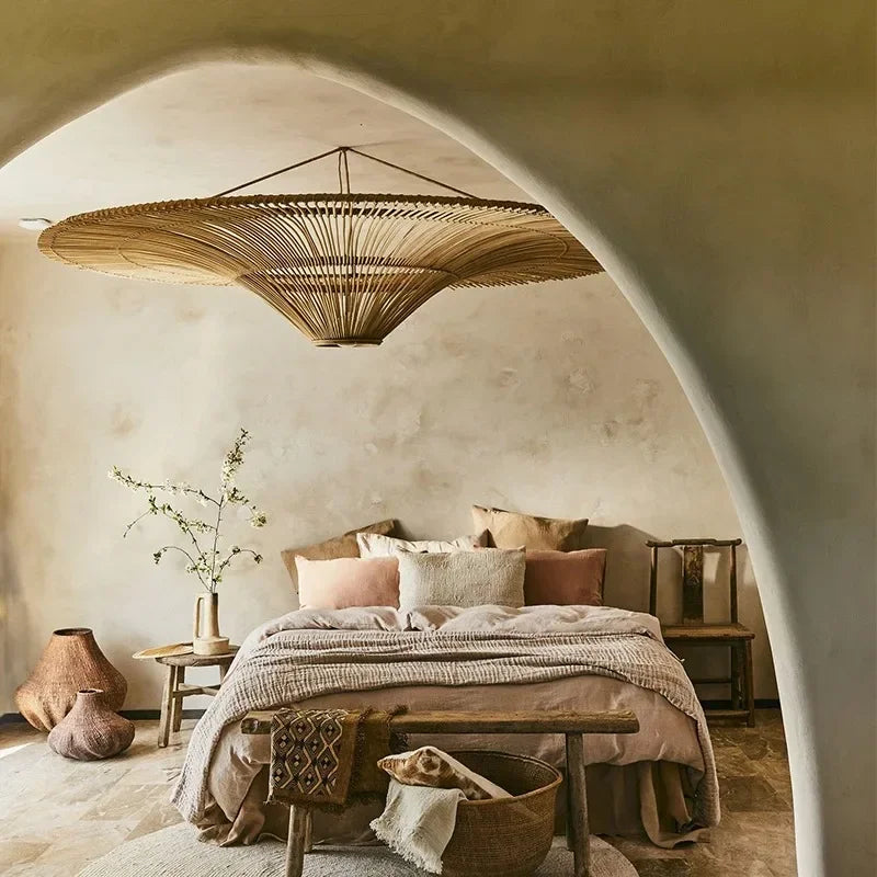 Suspension chapeau XXL en rotin tressé, bohème – Sóller dans un intérieur