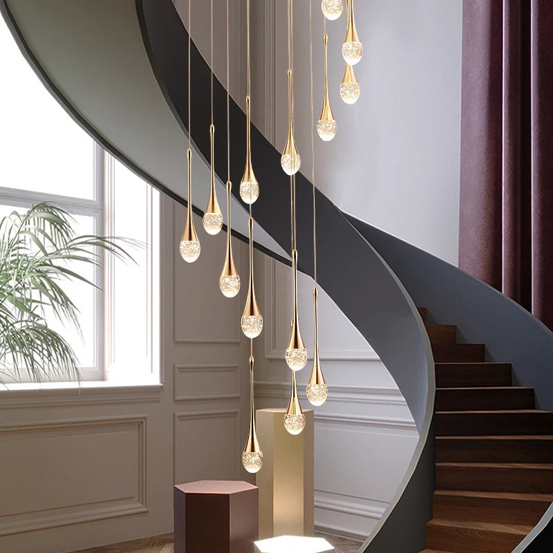 Lustre gouttes de cristal pour escalier, 6 ou 8 gouttes – Chaalis, vue d’ambiance