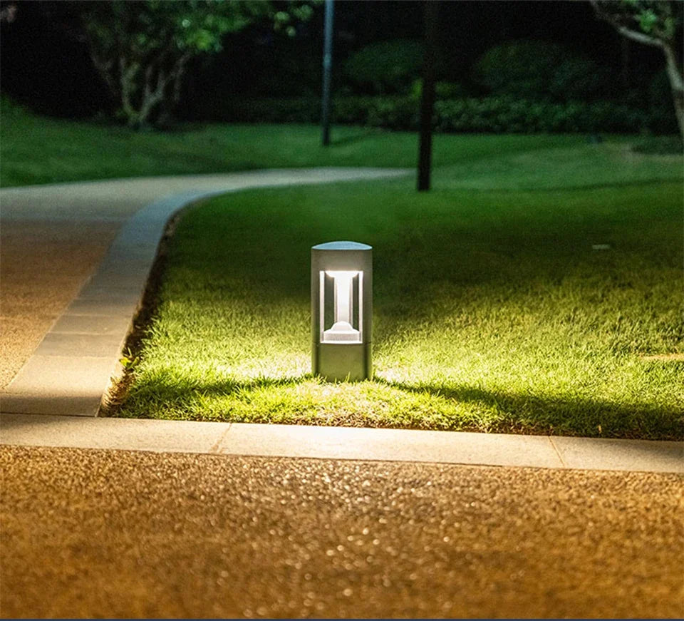 Borne de jardin à fente lumineuse, 30 à 90 cm – Hourtin, vue d’ambiance