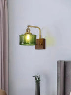 Applique en verre ciselé, laiton et bois, vert ou clair – Labeaume dans un intérieur