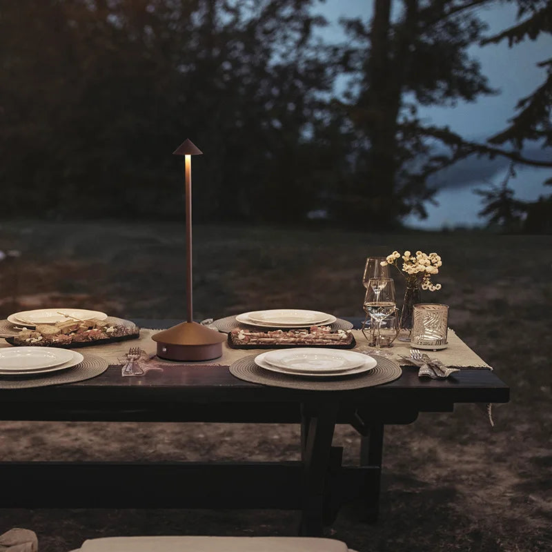 Levanto, lampe sans fil de restaurant, en situation