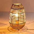 Lampadaire ou lampe en rotin tressé main, forme fuselée – Tourtour allumé