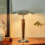Lampe champignon en bois foncé et chrome, esprit Art déco – Deauville allumée