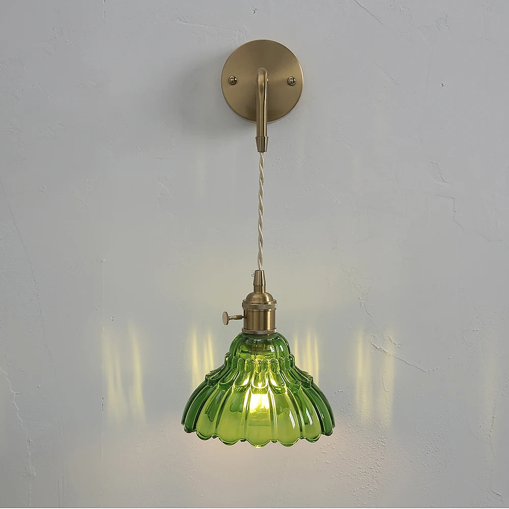 Applique en laiton et verre à fleurs, vert, ambré ou clair – Sospel, sur fond clair
