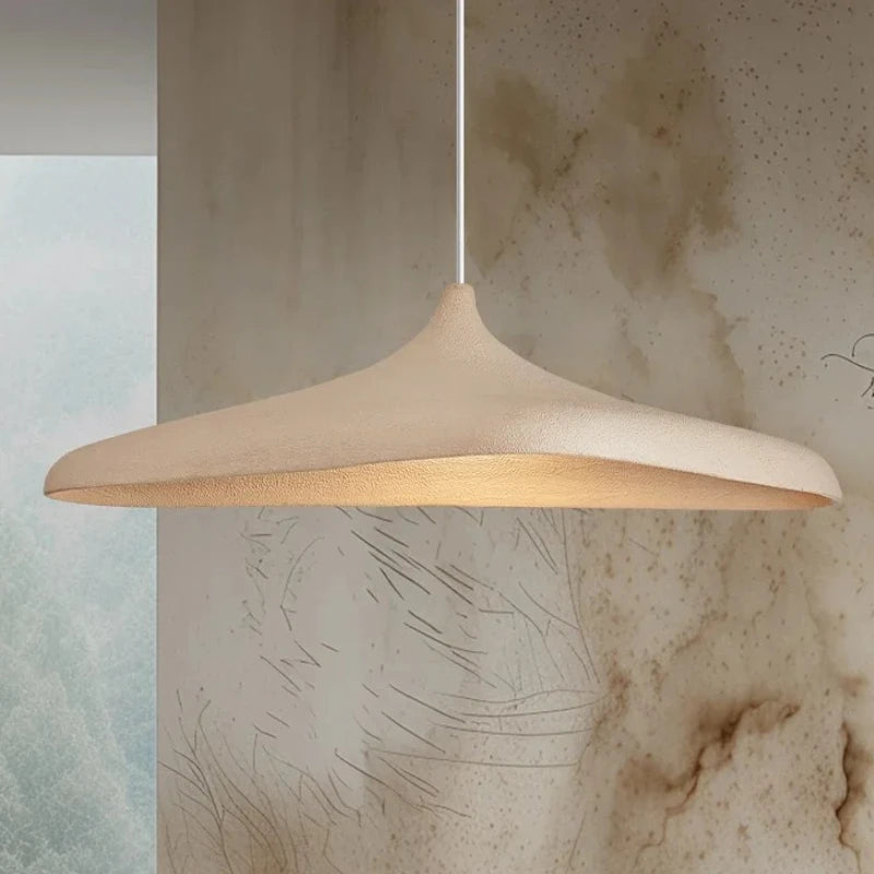 Grande suspension wabi-sabi effet enduit, 80 cm – Imbe allumée