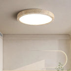 Plafonnier extra-plat cerclé de travertin, Ø 38 ou 48 cm – Ansouis, vue d’ambiance