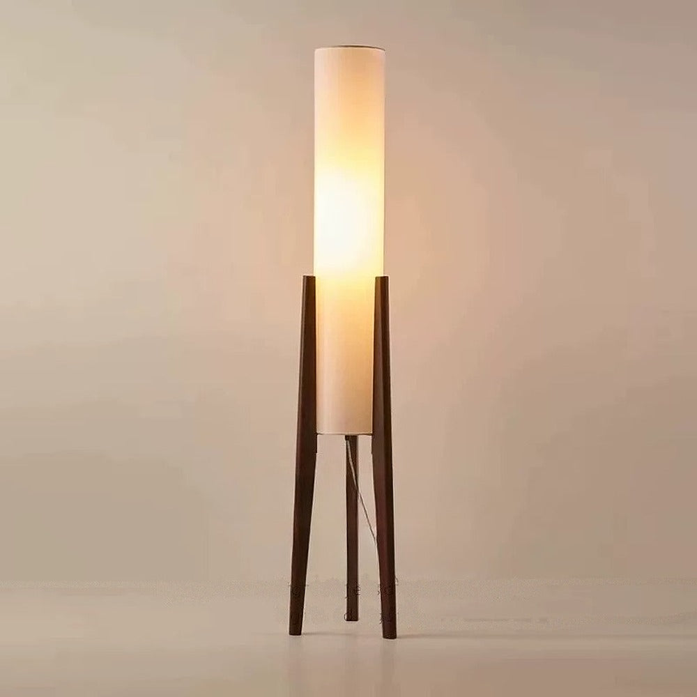 Lampadaire colonne en tissu sur trépied en bois – Asuka dans un intérieur
