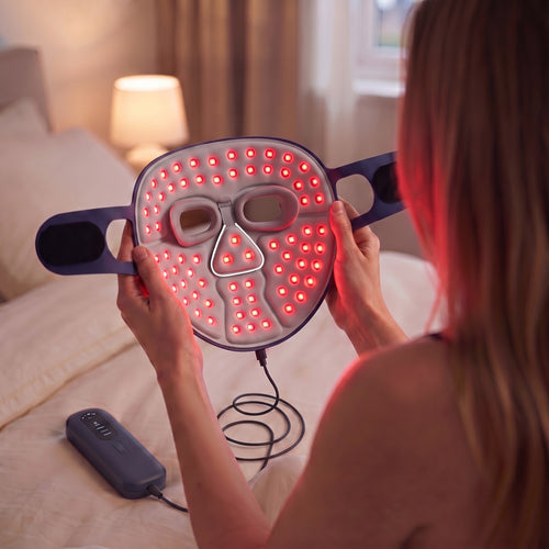 Masque LED Aurore allumé tenu avant la séance : doublure intérieure avec LED, rabat du nez à 3 LED