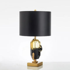 Ambre et noir, abat-jour noir