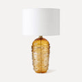 Foligno, lampe à poser verre ambré torsadé, abat-jour blanc