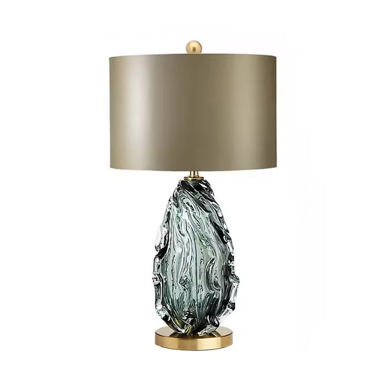 Lampe à poser en verre soufflé coloré et abat-jour – Bevagna, finition cristal vert facetté, abat-jour taupe