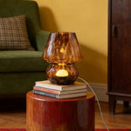 Lampe à poser champignon en verre écaille – Calvi, sur fond blanc
