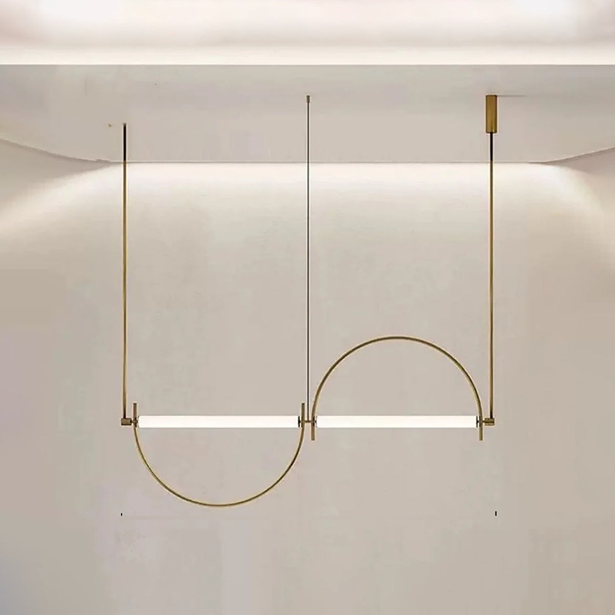 Lustre ligne de lumière et arcs, 100 ou 120 cm – Cormatin, sur fond clair