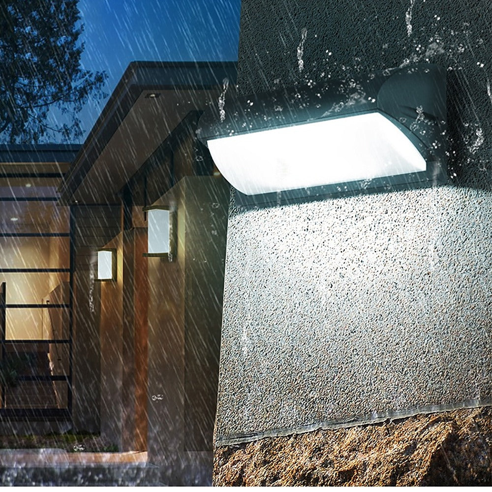 Applique extérieure LED, cinq formes, avec ou sans détecteur – Crozon, vue d’ambiance